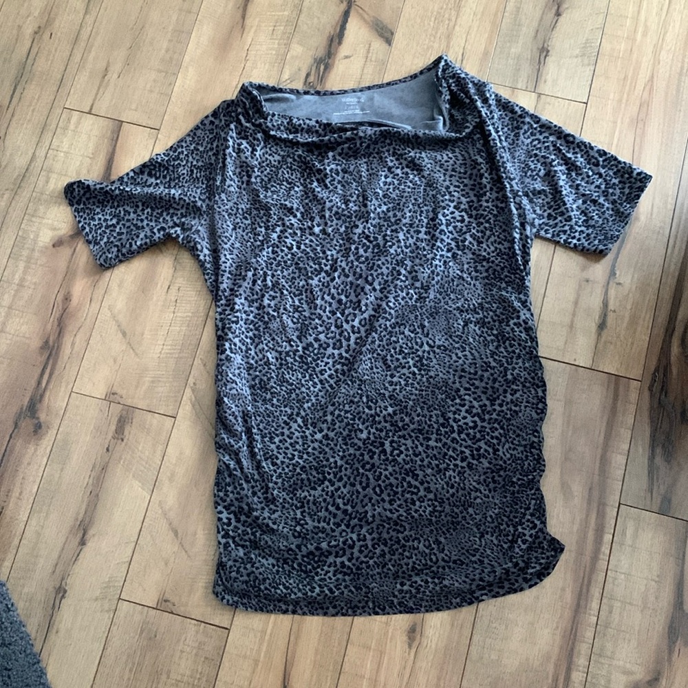 Motherhood Maternity blk leopard print top L